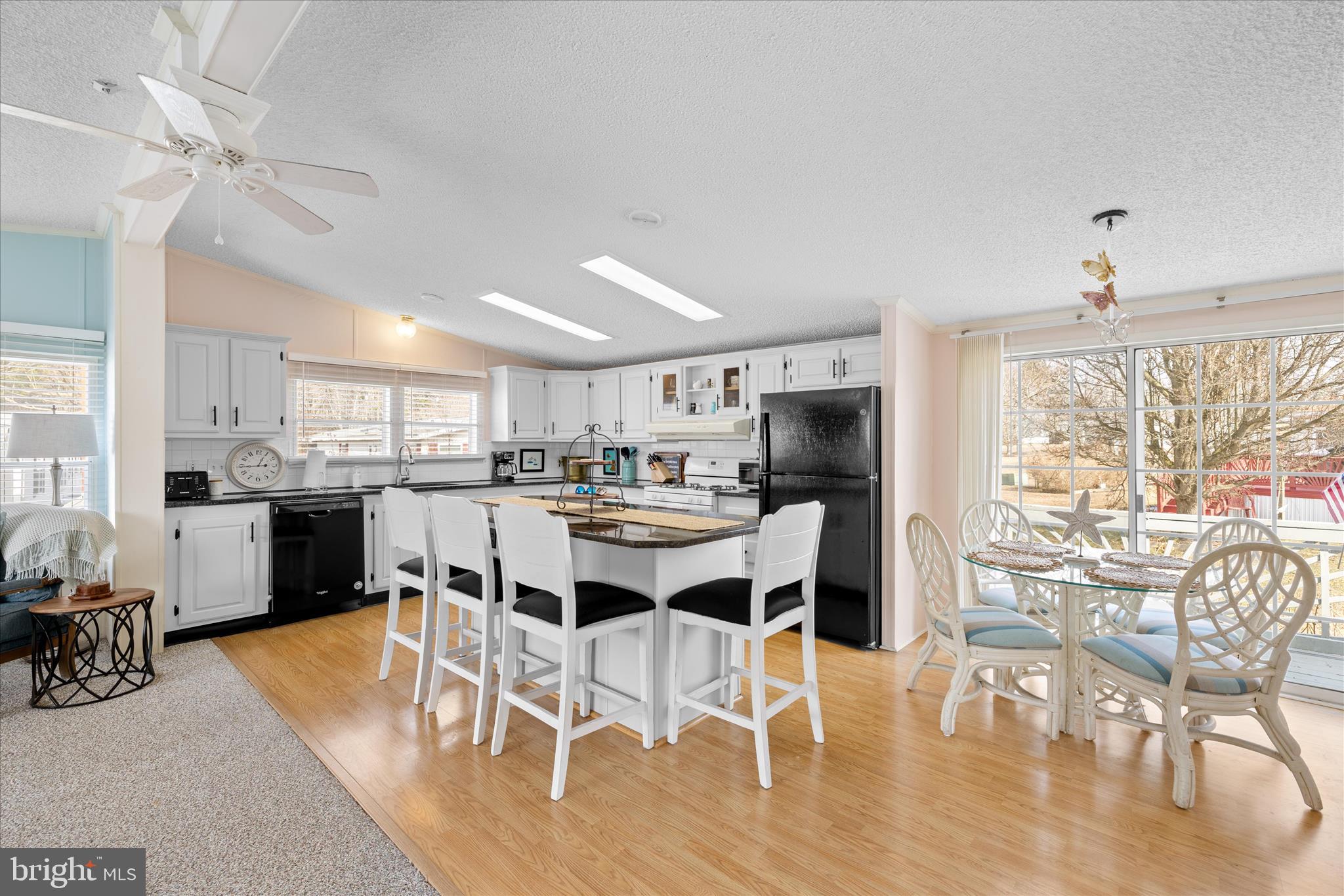 ANGOLA BEACH - Residential