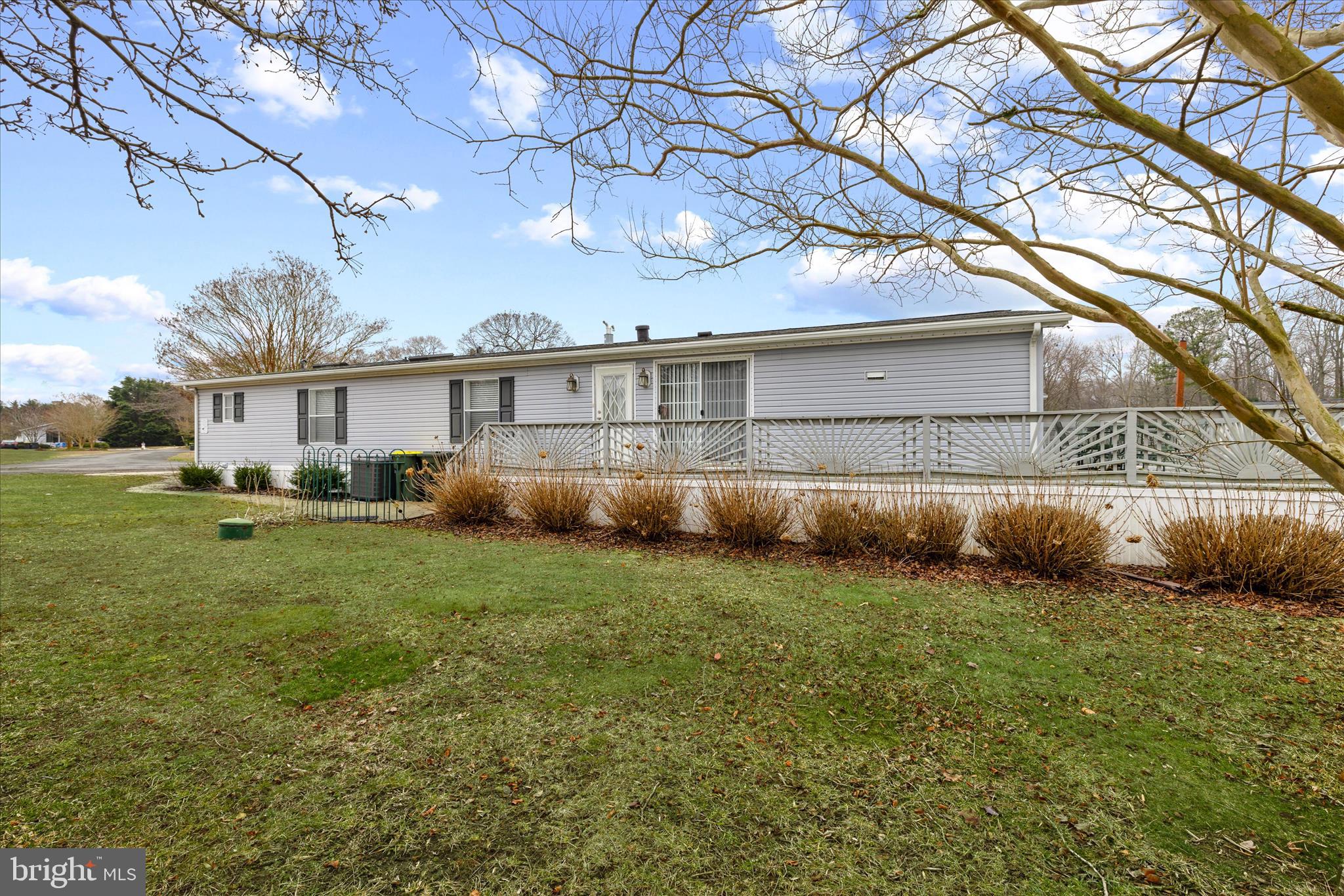 ANGOLA BEACH - Residential