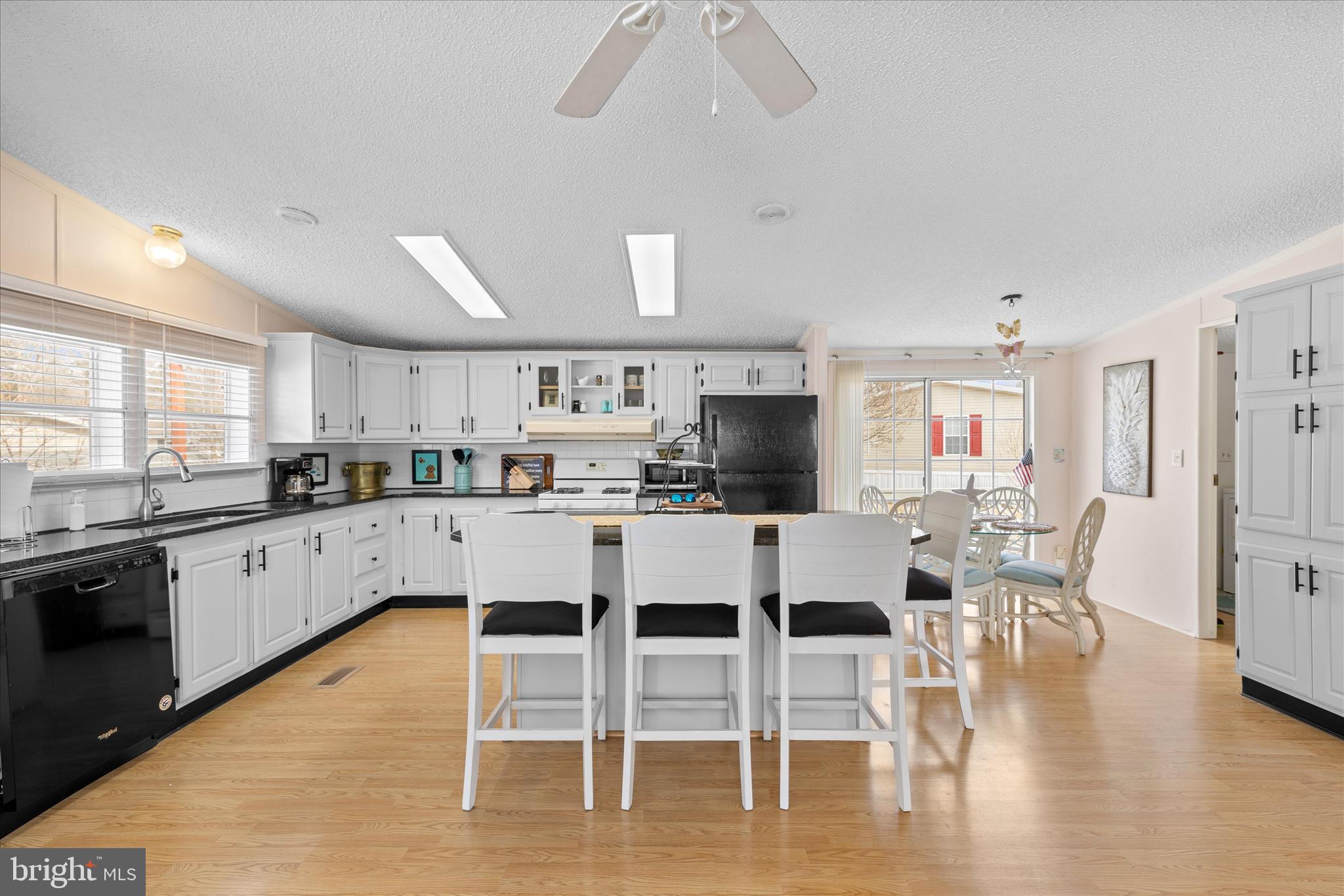 ANGOLA BEACH - Residential