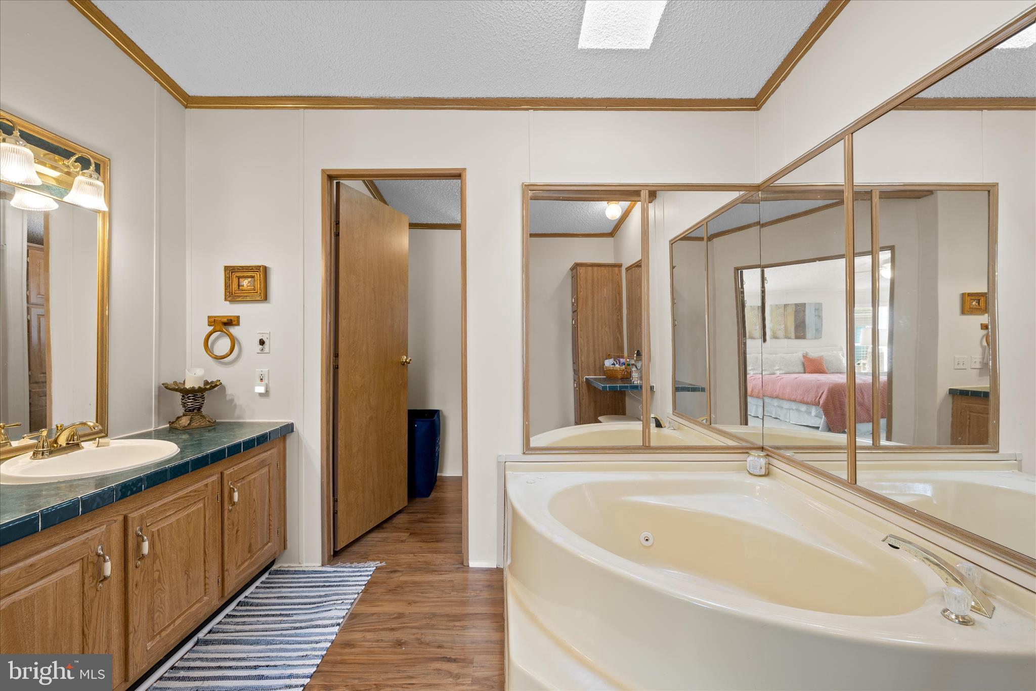 ANGOLA BEACH - Residential