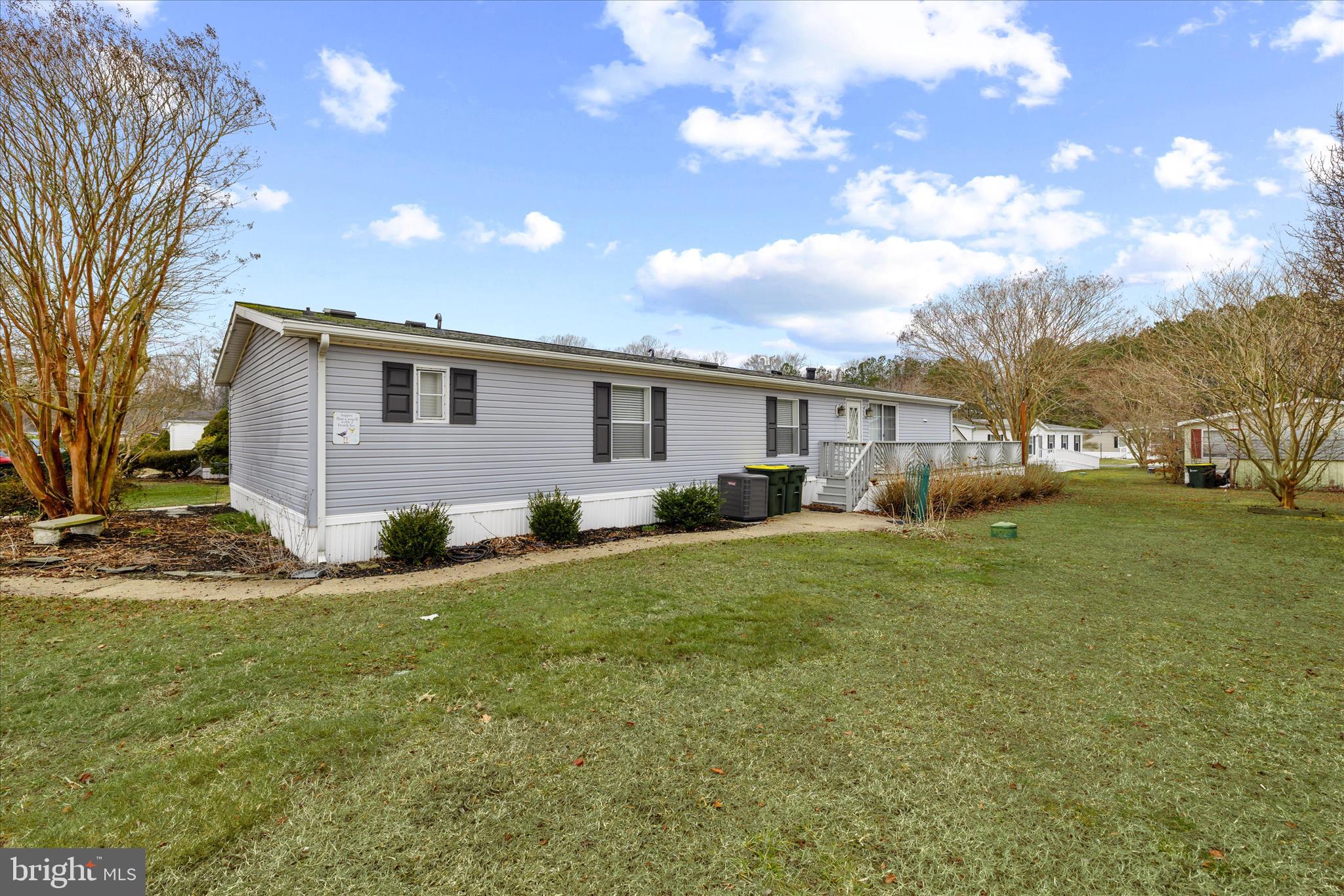 ANGOLA BEACH - Residential