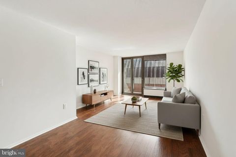 Condo For Sale - 1420 Locust Street #7O<br/> PHILADELPHIA, PA 19102