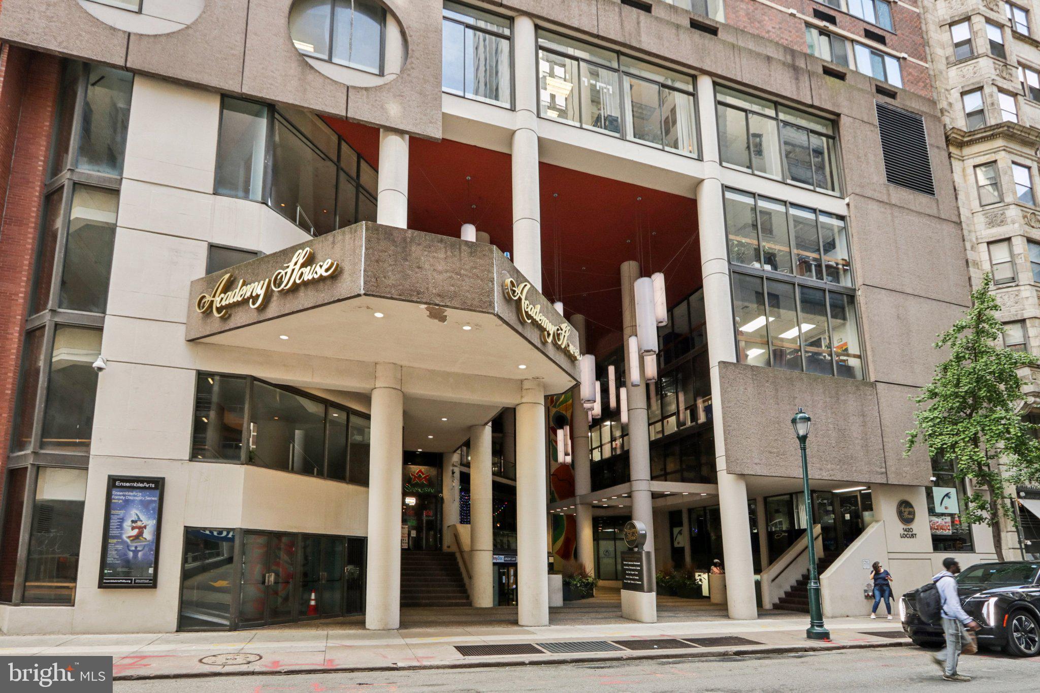 AVENUE OF THE ARTS - Residential