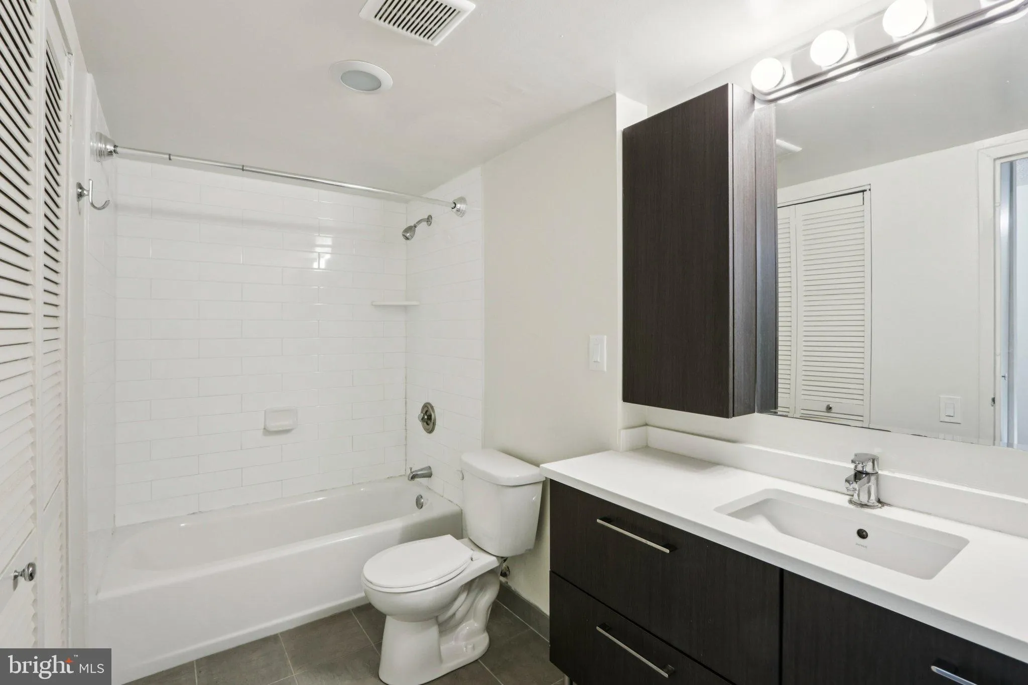 Philadelphia, Pennsylvania 19102, United States, 1 Bedroom Bedrooms, ,1 BathroomBathrooms,Residential,Active,229823