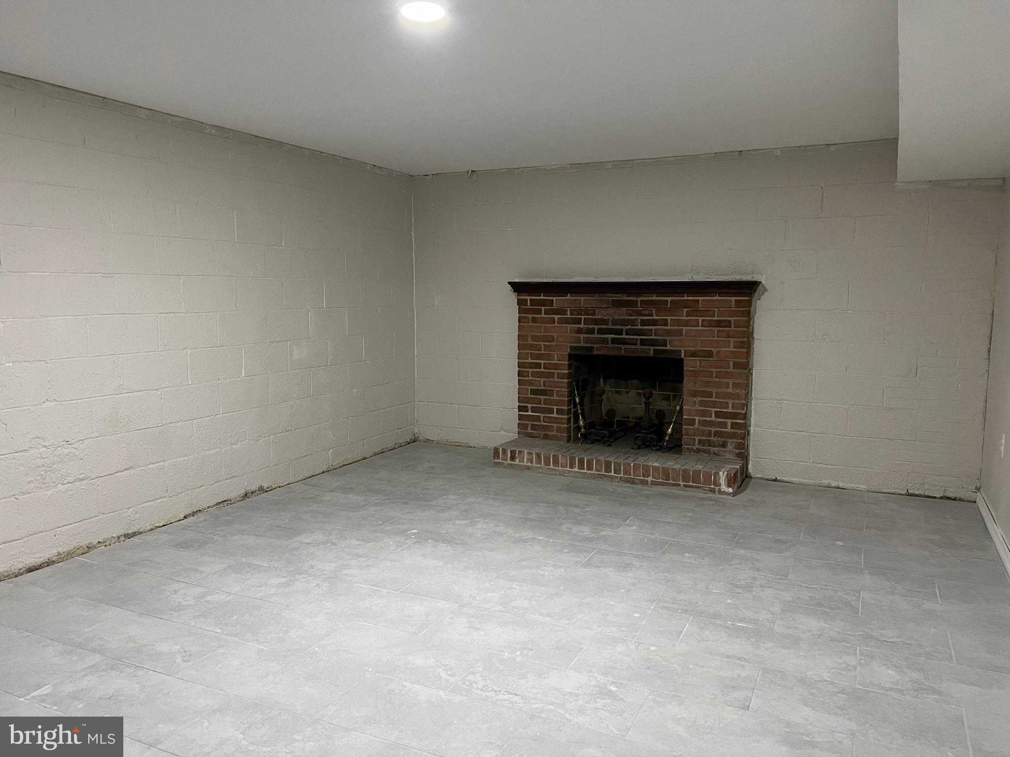 COLLEGE PARK - Residential Lease