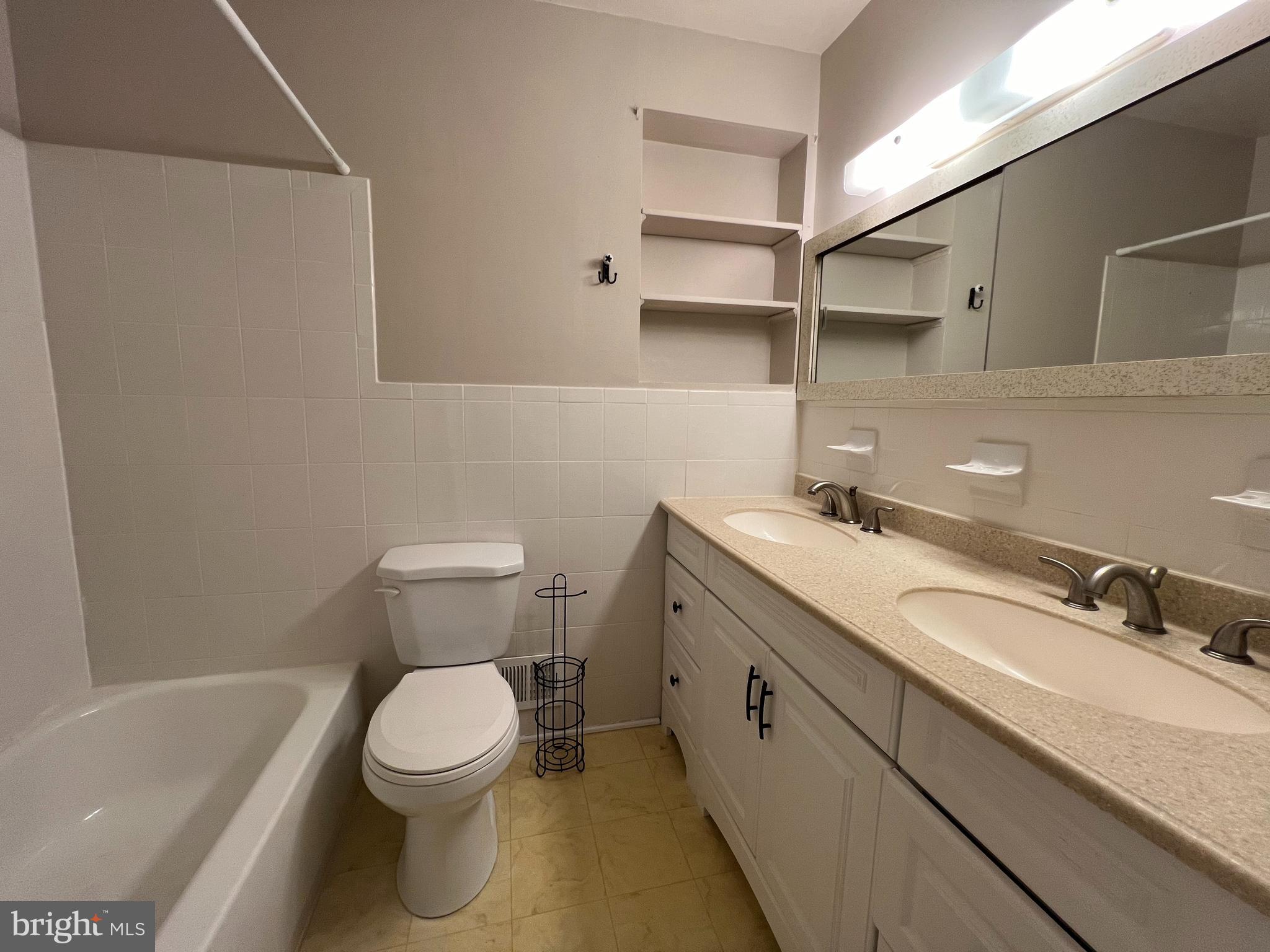 COLLEGE PARK - Residential Lease