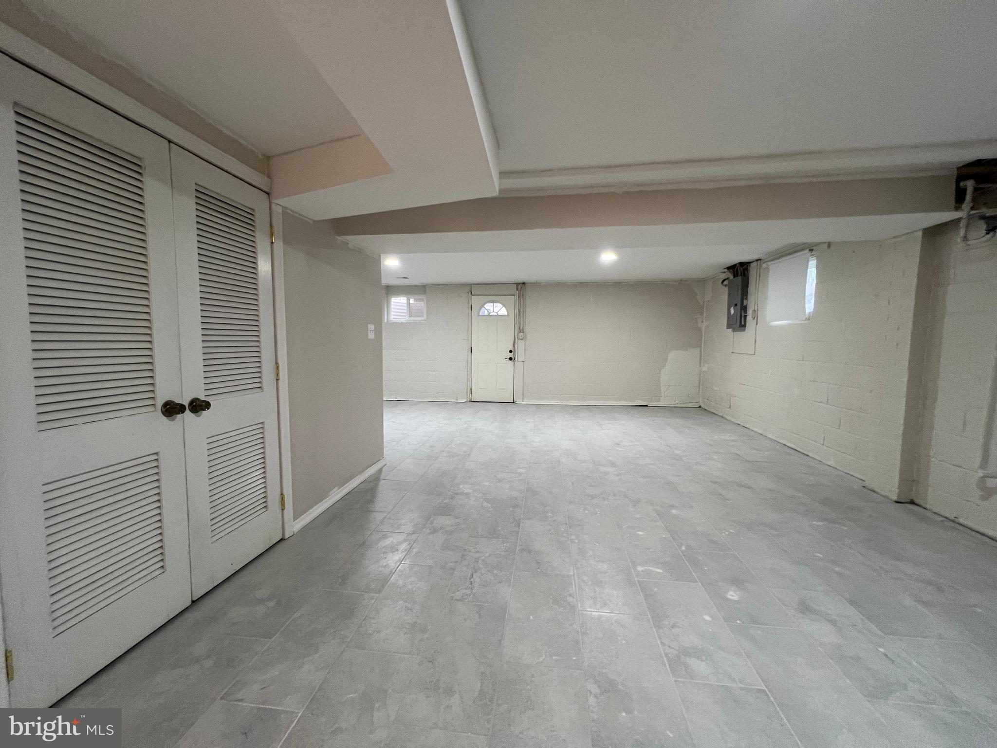 COLLEGE PARK - Residential Lease