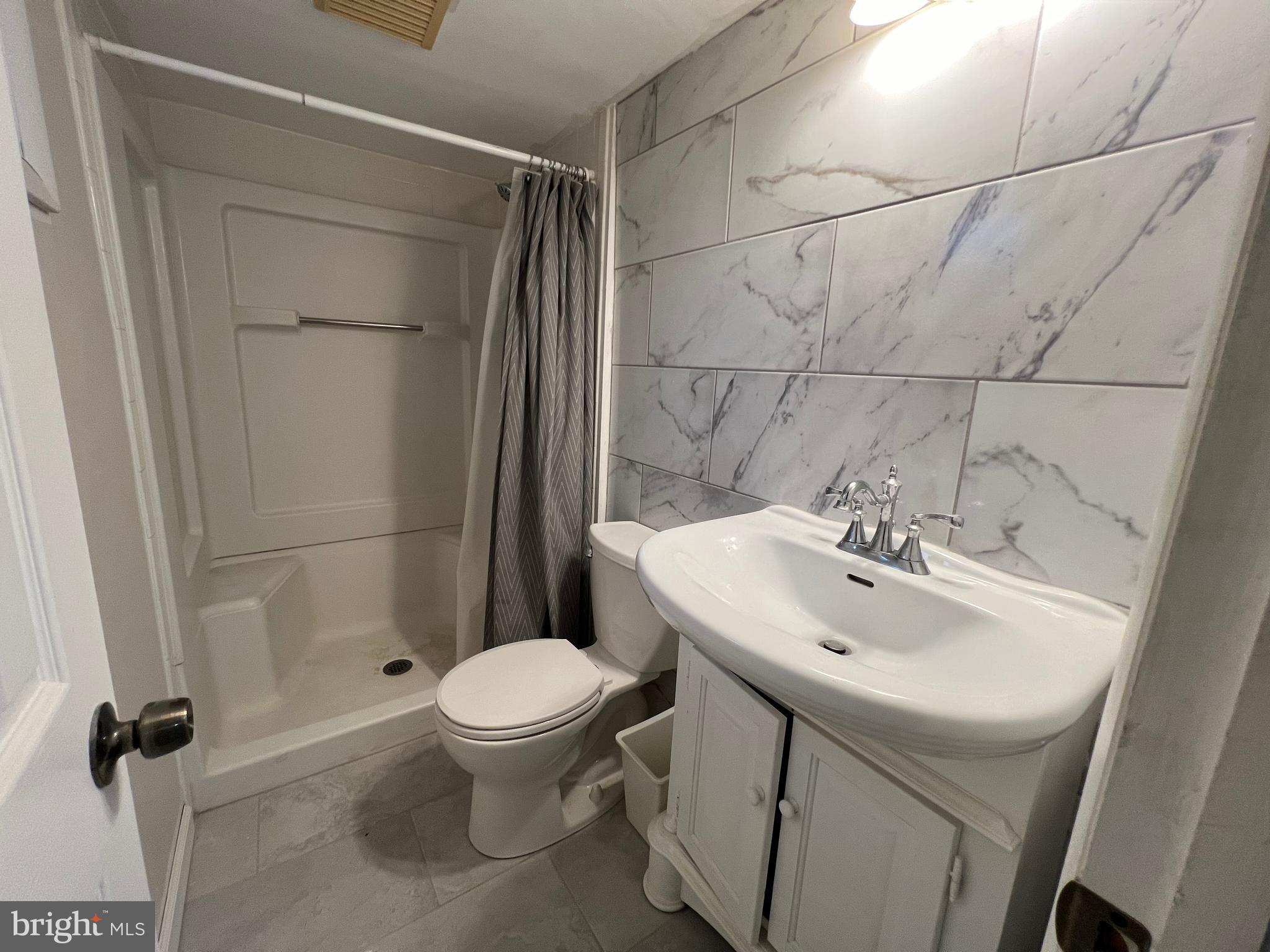 COLLEGE PARK - Residential Lease