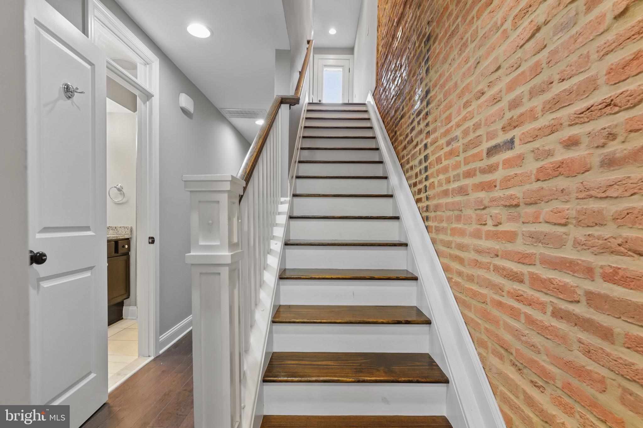 BUTCHERS HILL - Residential Lease