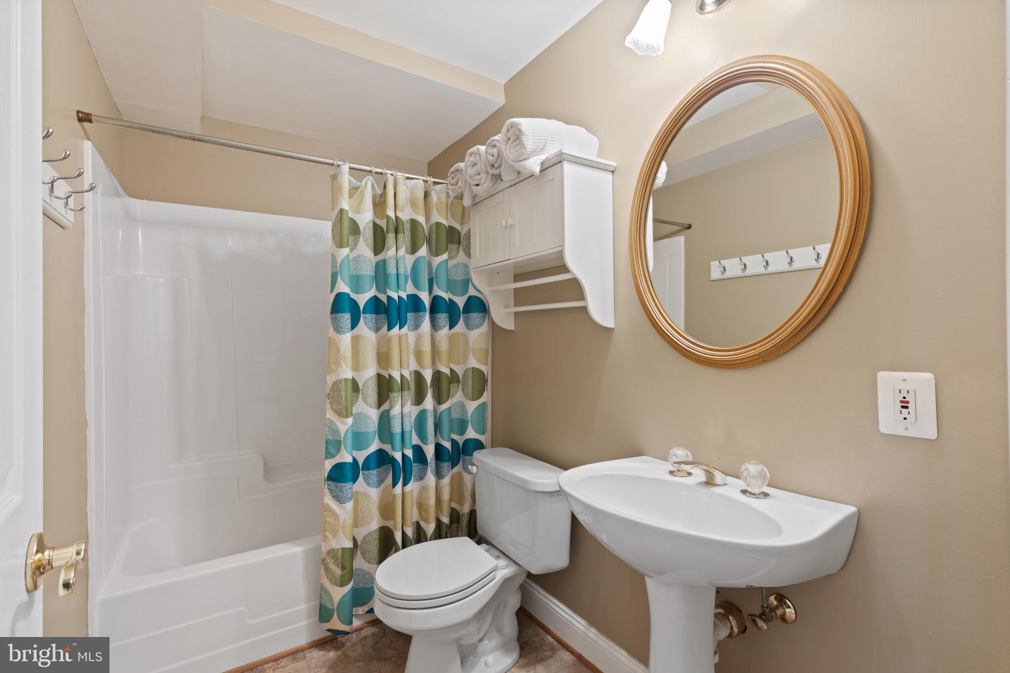 SOUTH RIVER COLONY - Residential