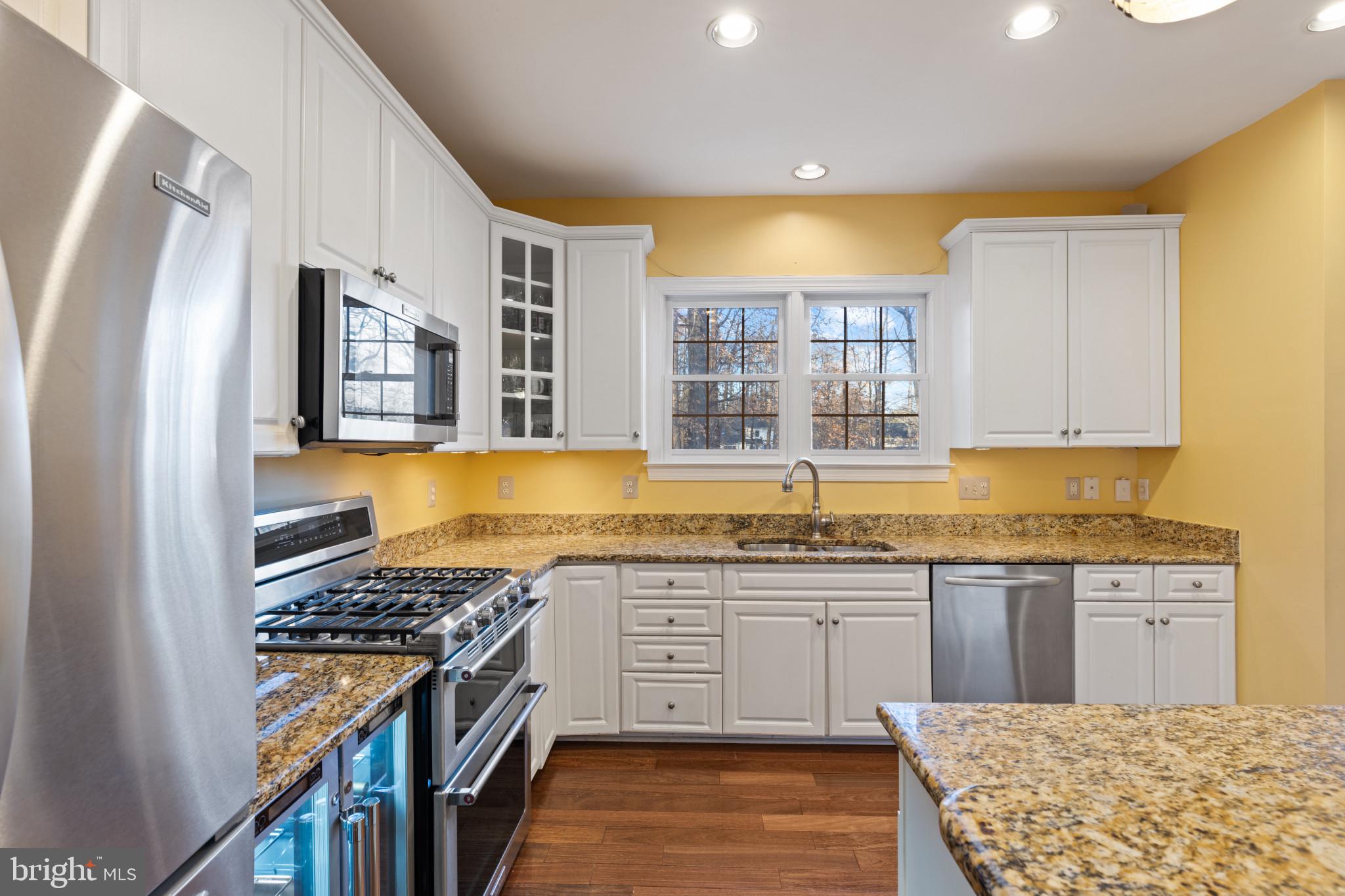 SOUTH RIVER COLONY - Residential