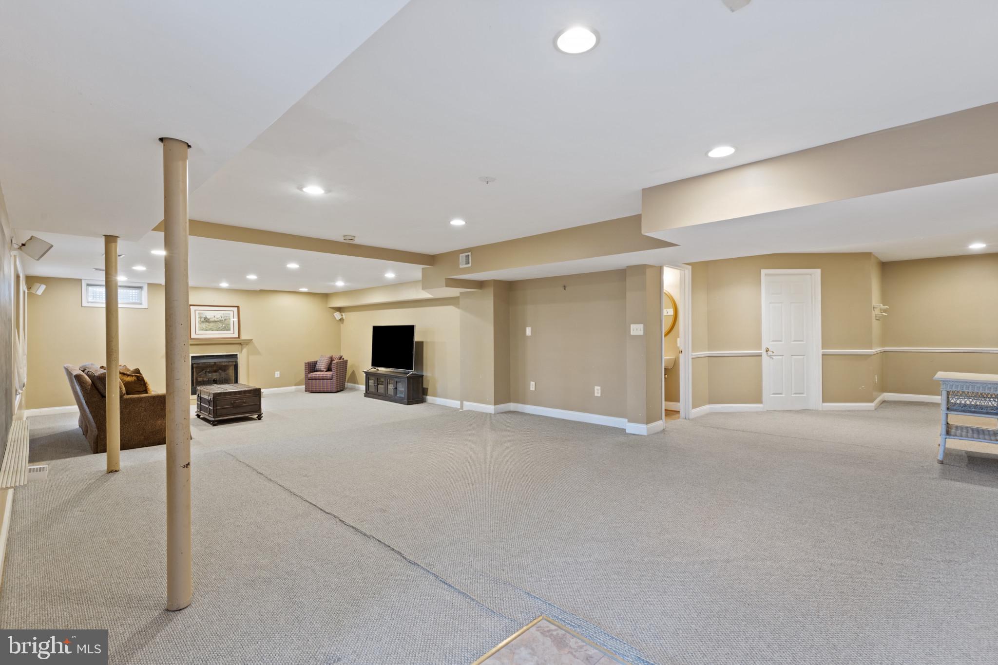 SOUTH RIVER COLONY - Residential