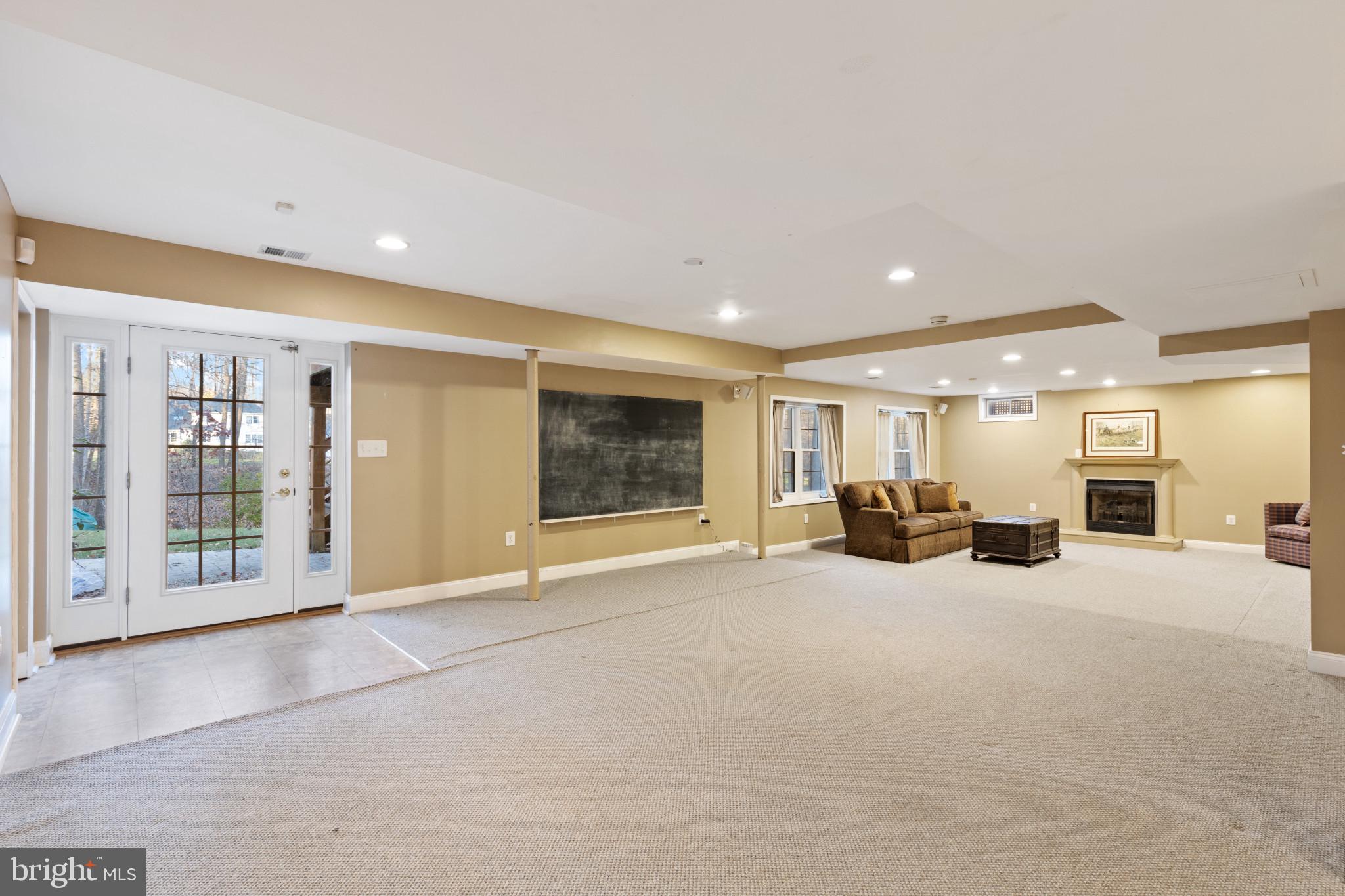 SOUTH RIVER COLONY - Residential