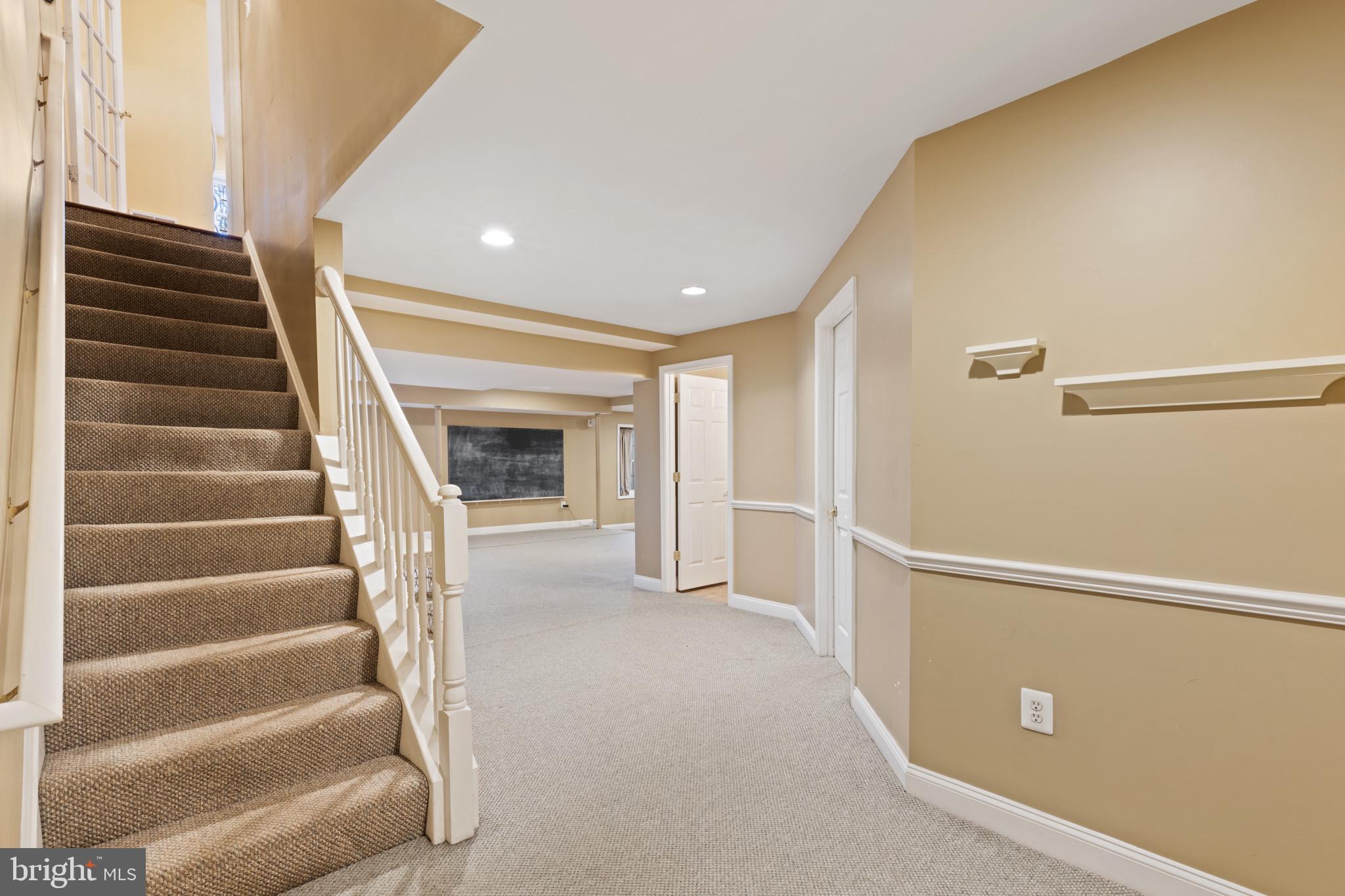 SOUTH RIVER COLONY - Residential