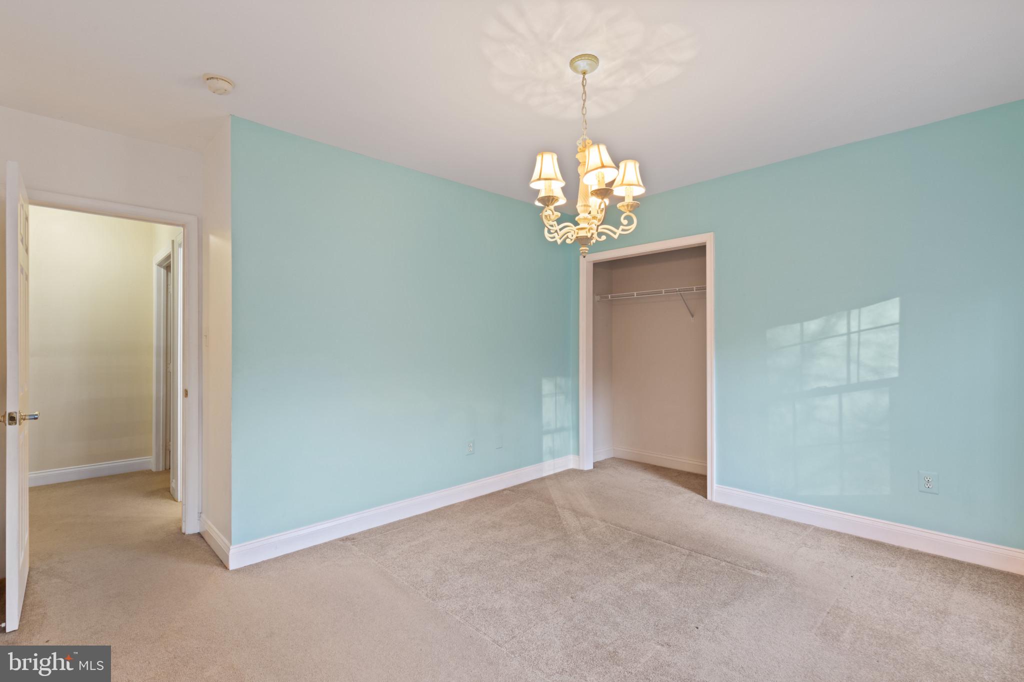 SOUTH RIVER COLONY - Residential