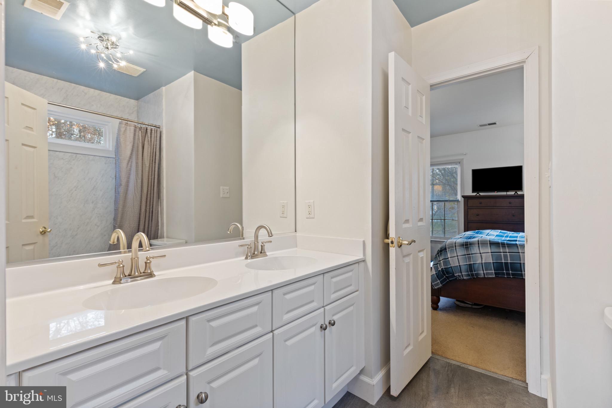 SOUTH RIVER COLONY - Residential