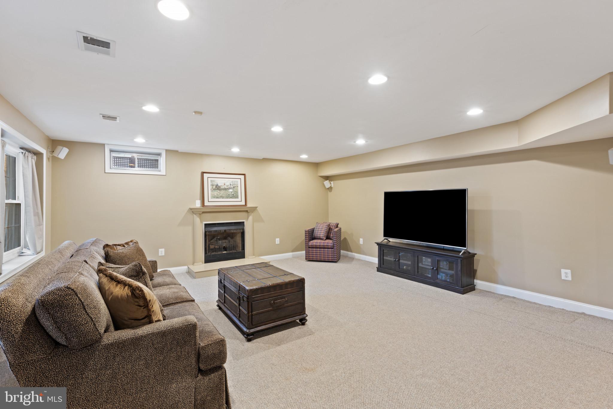 SOUTH RIVER COLONY - Residential