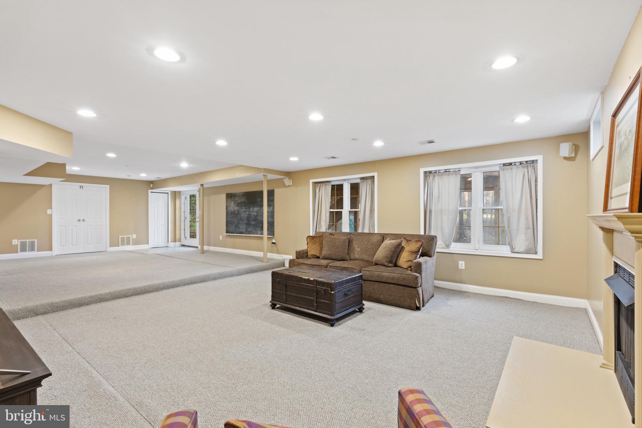 SOUTH RIVER COLONY - Residential