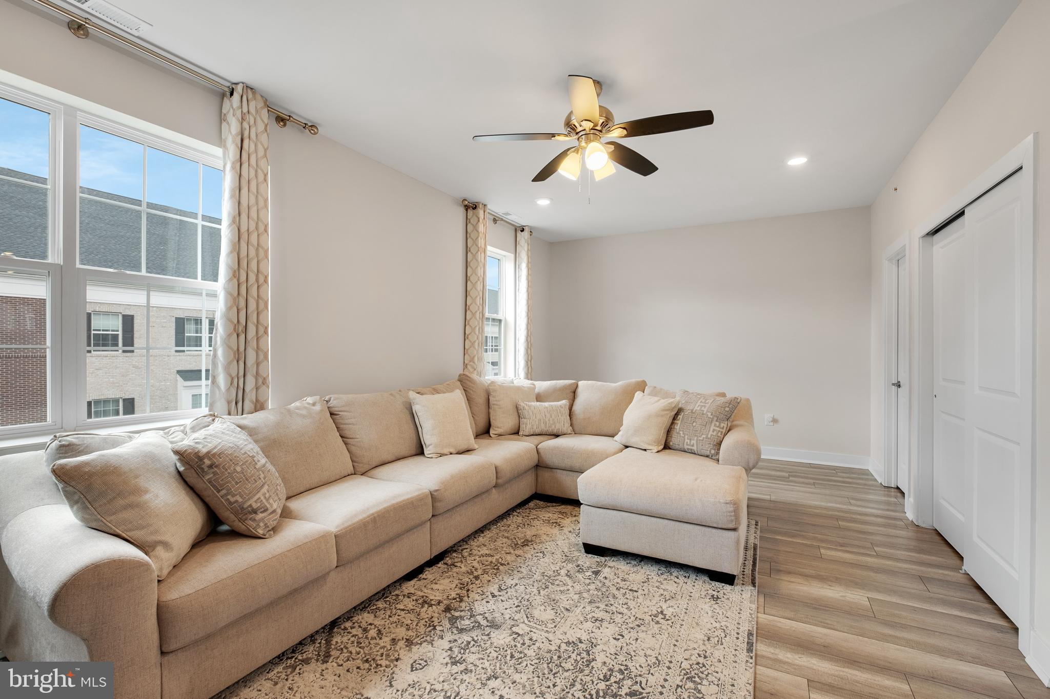 WATERSIDE - Residential