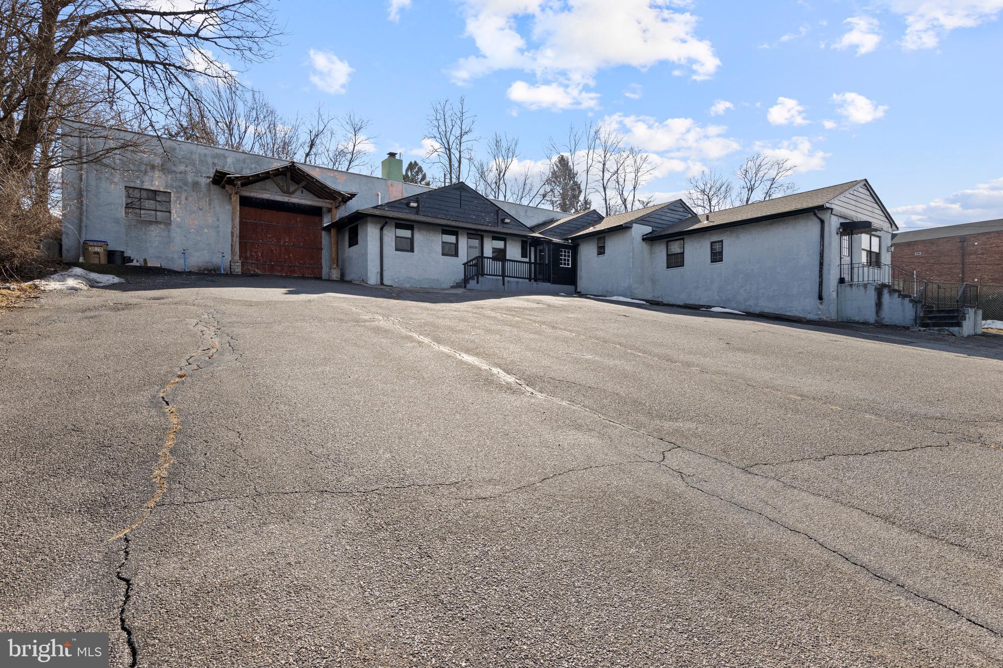 SAINT ALBANS - Commercial Lease