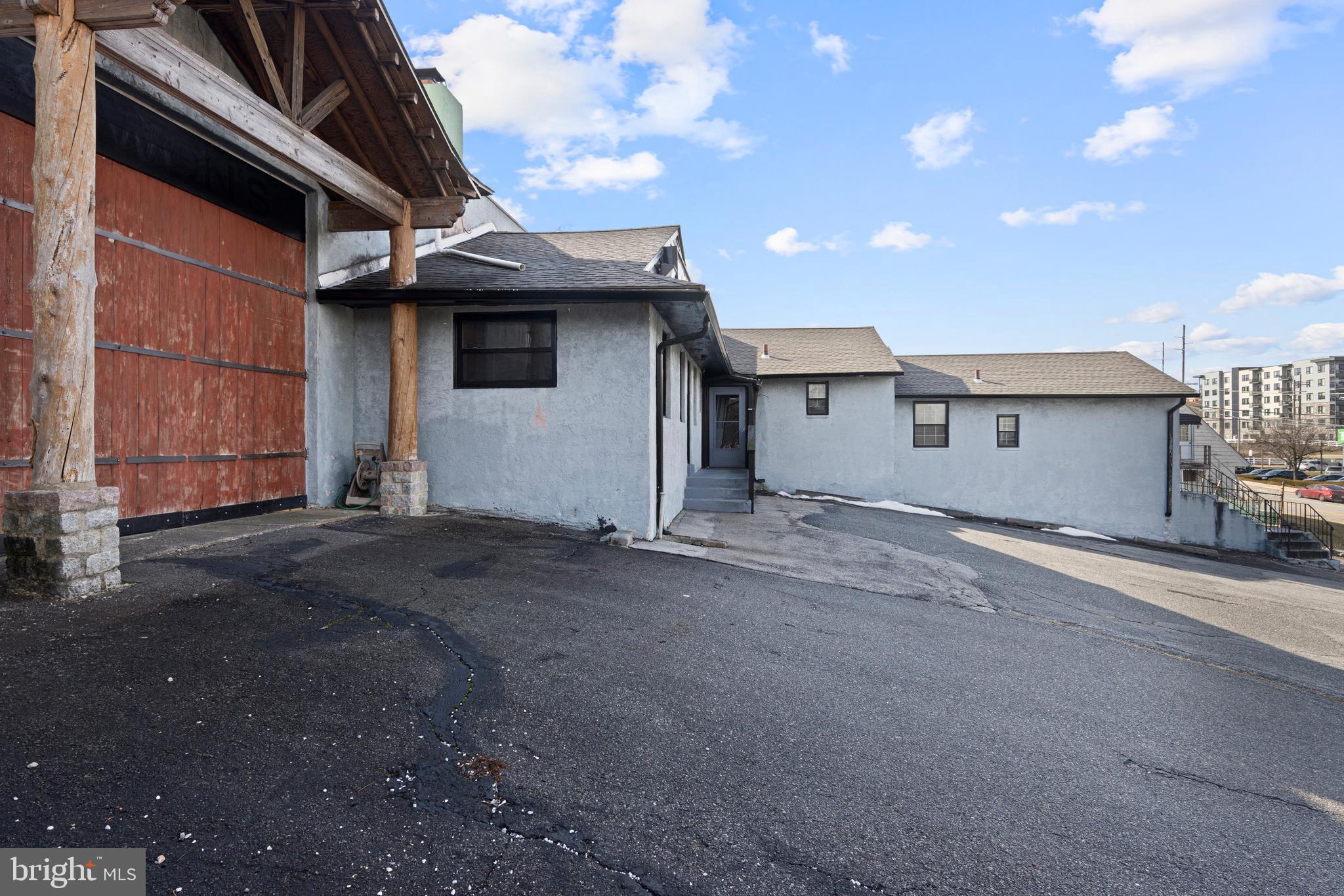 SAINT ALBANS - Commercial Lease