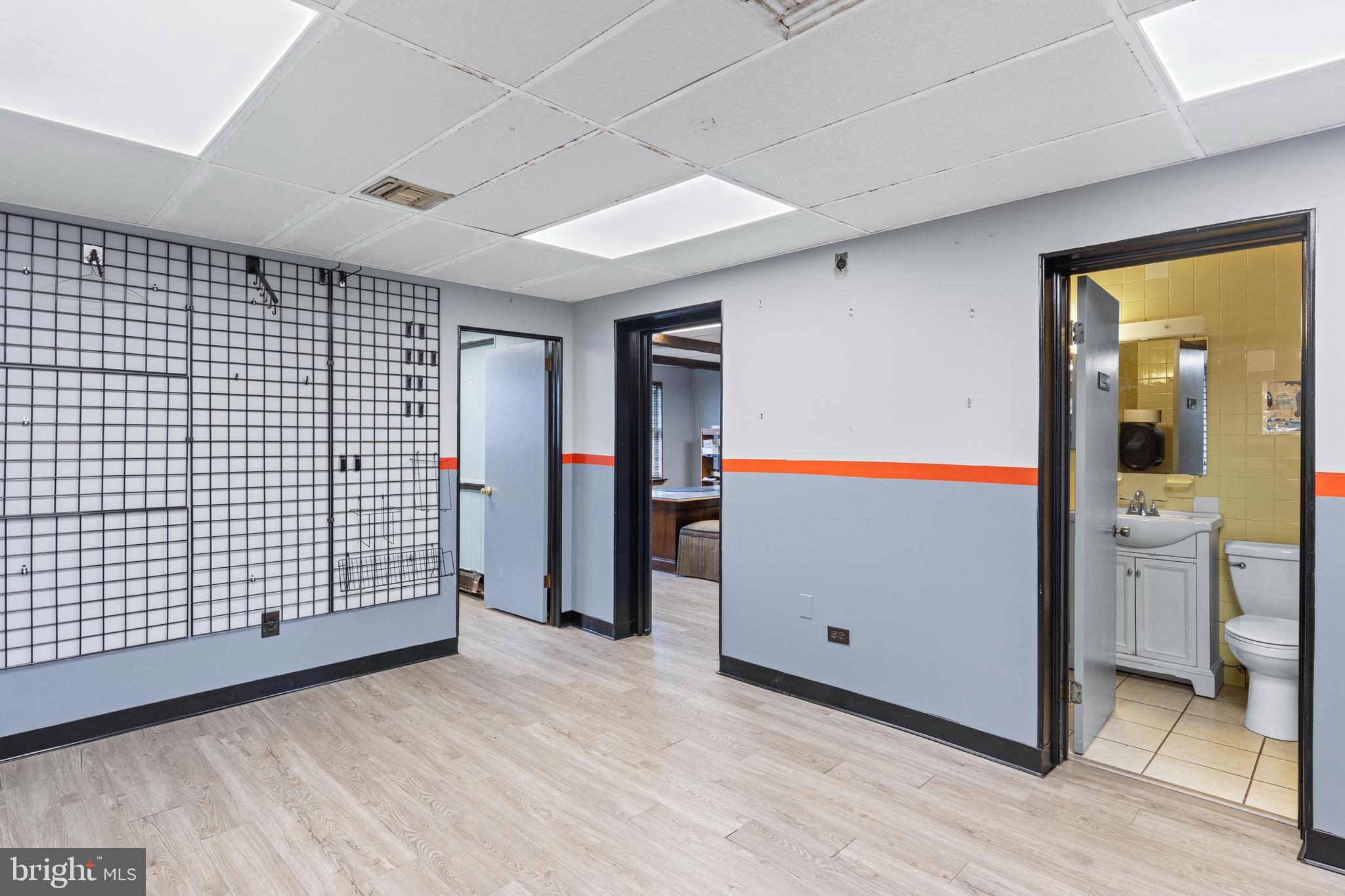 SAINT ALBANS - Commercial Lease