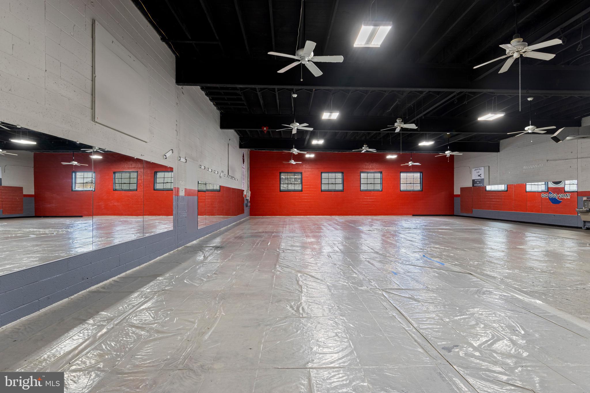 SAINT ALBANS - Commercial Lease