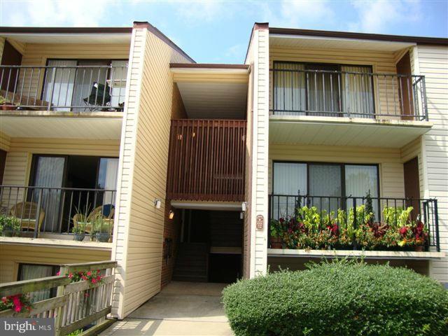 Riva Commons 2br/1ba unit for lease. Just a stones throw from Route 50. Hardwood floor entrance foyer with w-t-w carpeting. LR splits both bedrooms with KIT that faces LR. Newer KIT apps. Bedroom 2 is small and makes for a prefect home office. Stack washer and dryer unit. Rent Includes FREE GAS HEAT. Storage bin located in basement. Community pool. Pets case by case.