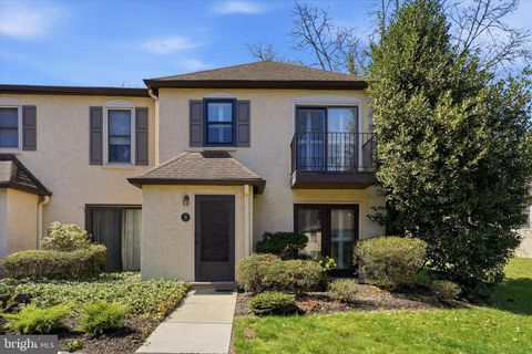 8 SUMMIT DRIVE BRYN MAWR PA 19010