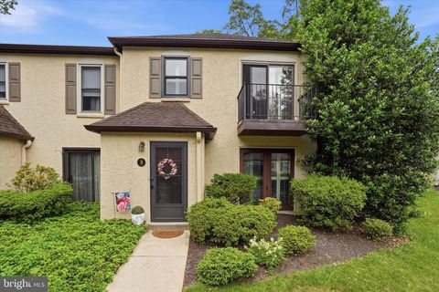 Townhouse For Sale - 8 Summit Drive<br/> Delaware County, BRYN MAWR, PA 19010