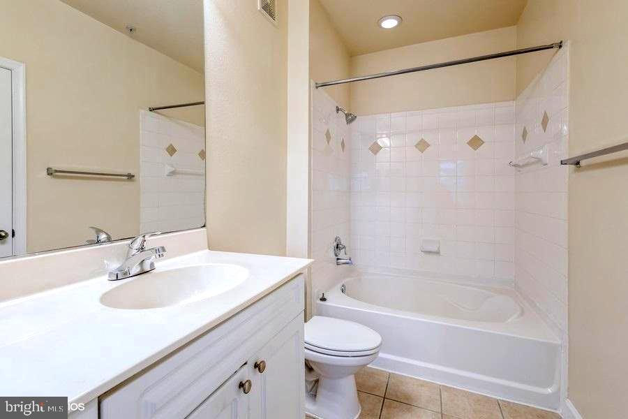 FITZ AT ROCKVILLE TOWN C - Residential