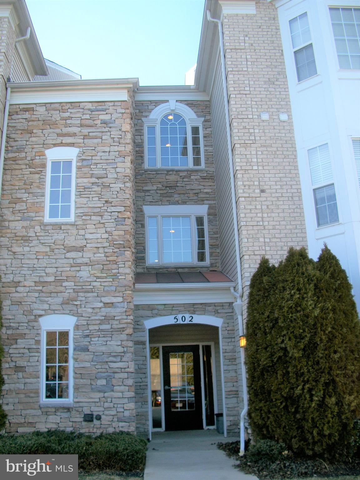 Spacious Penthouse Condo with 2 bedrooms, den, and loft in an elevator building. Hardwood floors and wood tone laminate floors * raised panel wainscot * updated light fixtures and ceiling fans * updated primary bath with vinyl plank floor and tile surround. Natural gas heat & CAC. Immediate occupancy available. See the link in the listing from Rent Spree for the Tenant Application. See documents for detailed brochure.