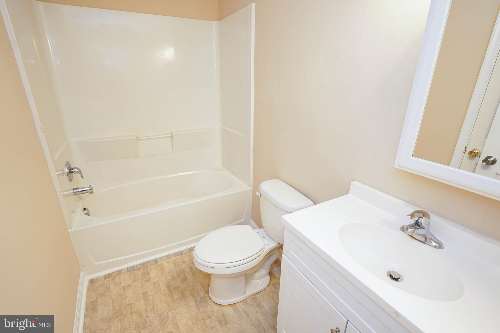 RIVER ISLE ESTATES - Residential Lease