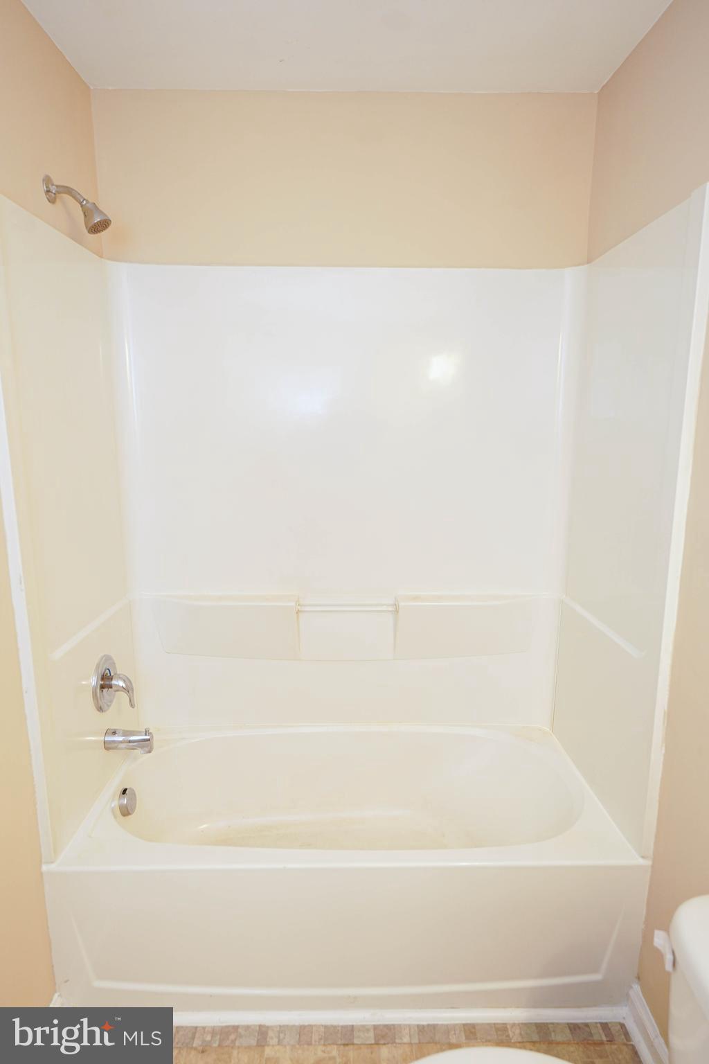 RIVER ISLE ESTATES - Residential Lease