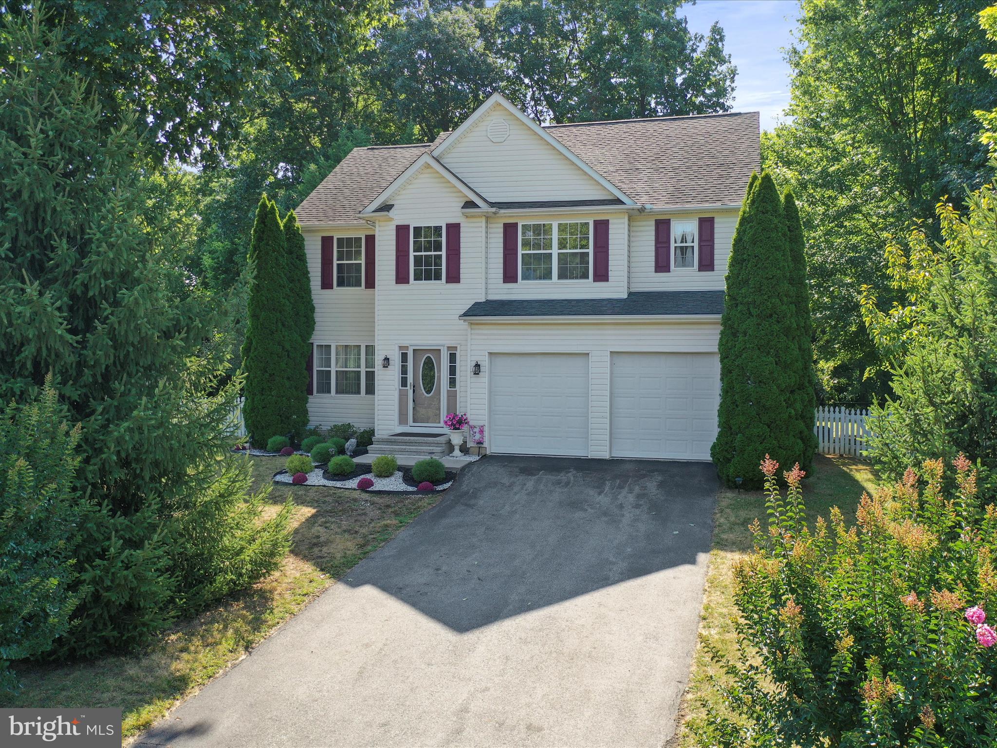 APPLE KNOLLS ESTATES - Residential