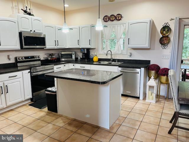 APPLE KNOLLS ESTATES - Residential