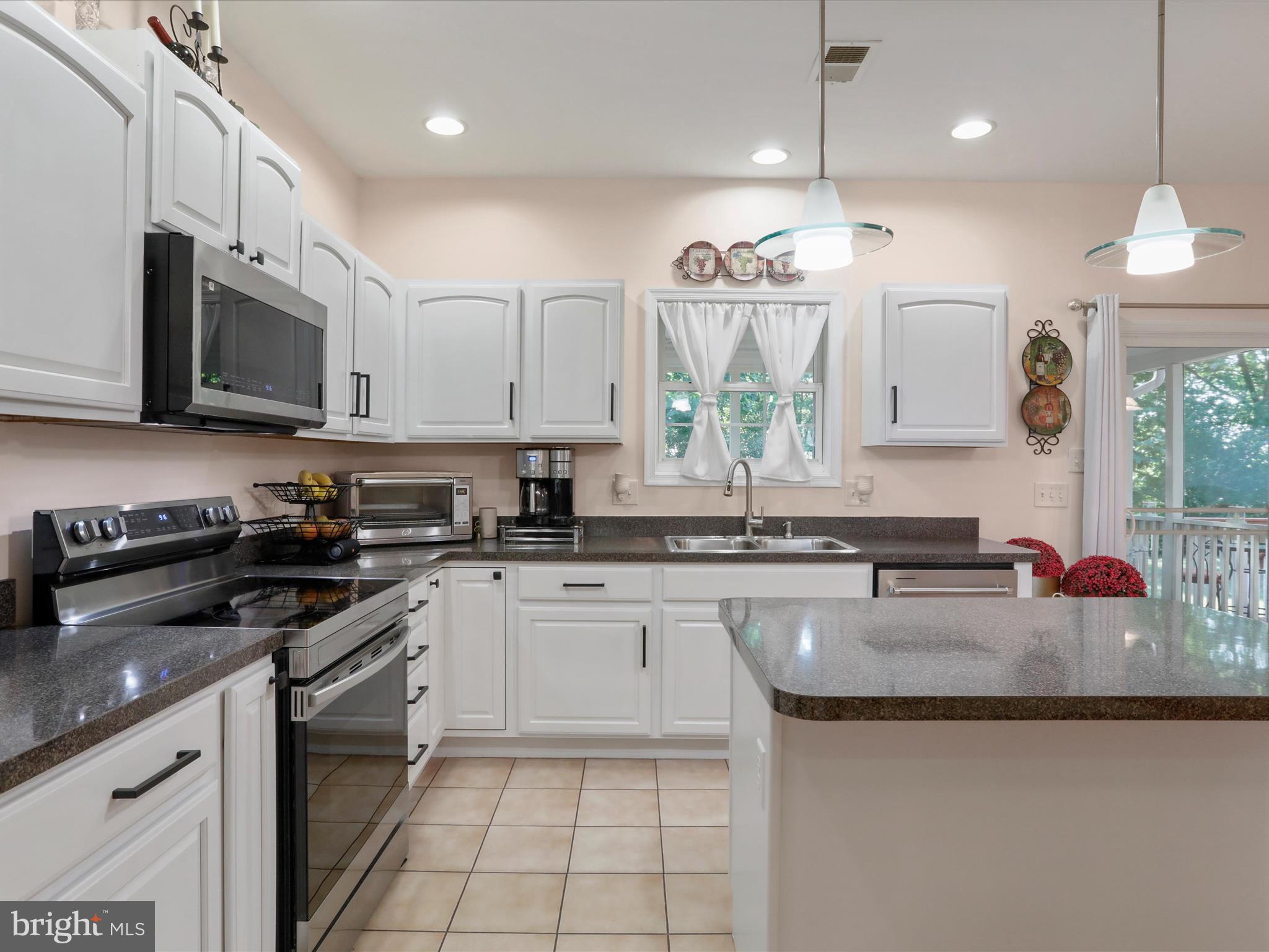 APPLE KNOLLS ESTATES - Residential