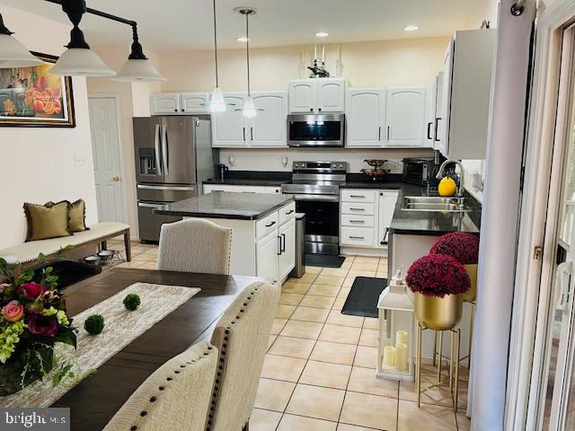 APPLE KNOLLS ESTATES - Residential