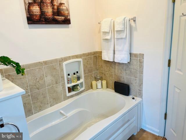 APPLE KNOLLS ESTATES - Residential