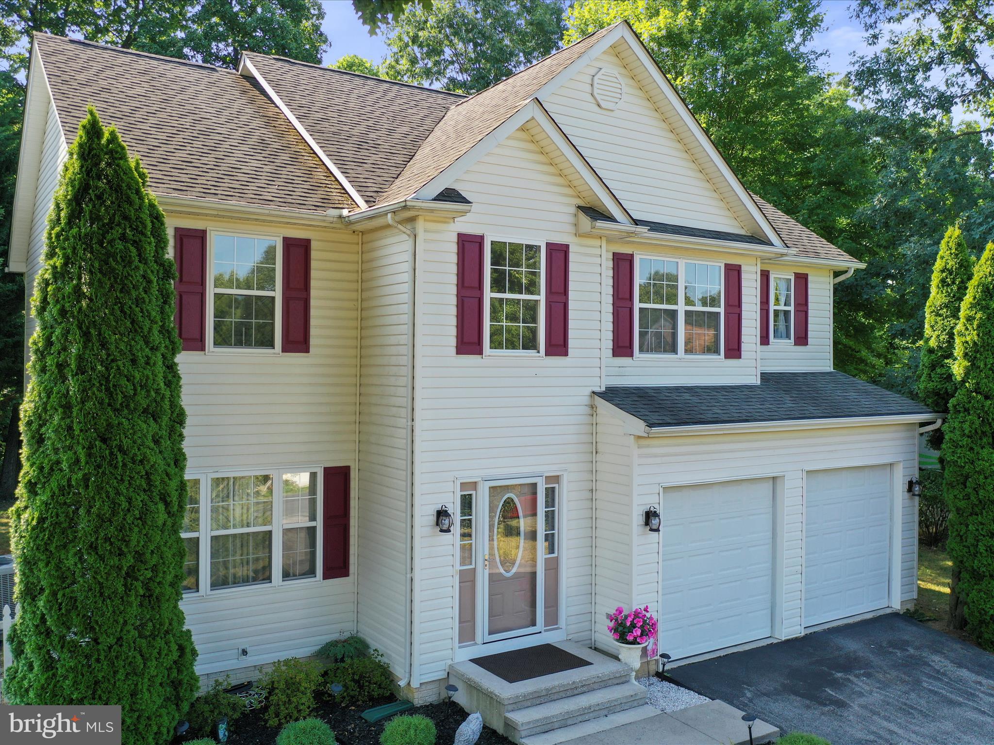 APPLE KNOLLS ESTATES - Residential