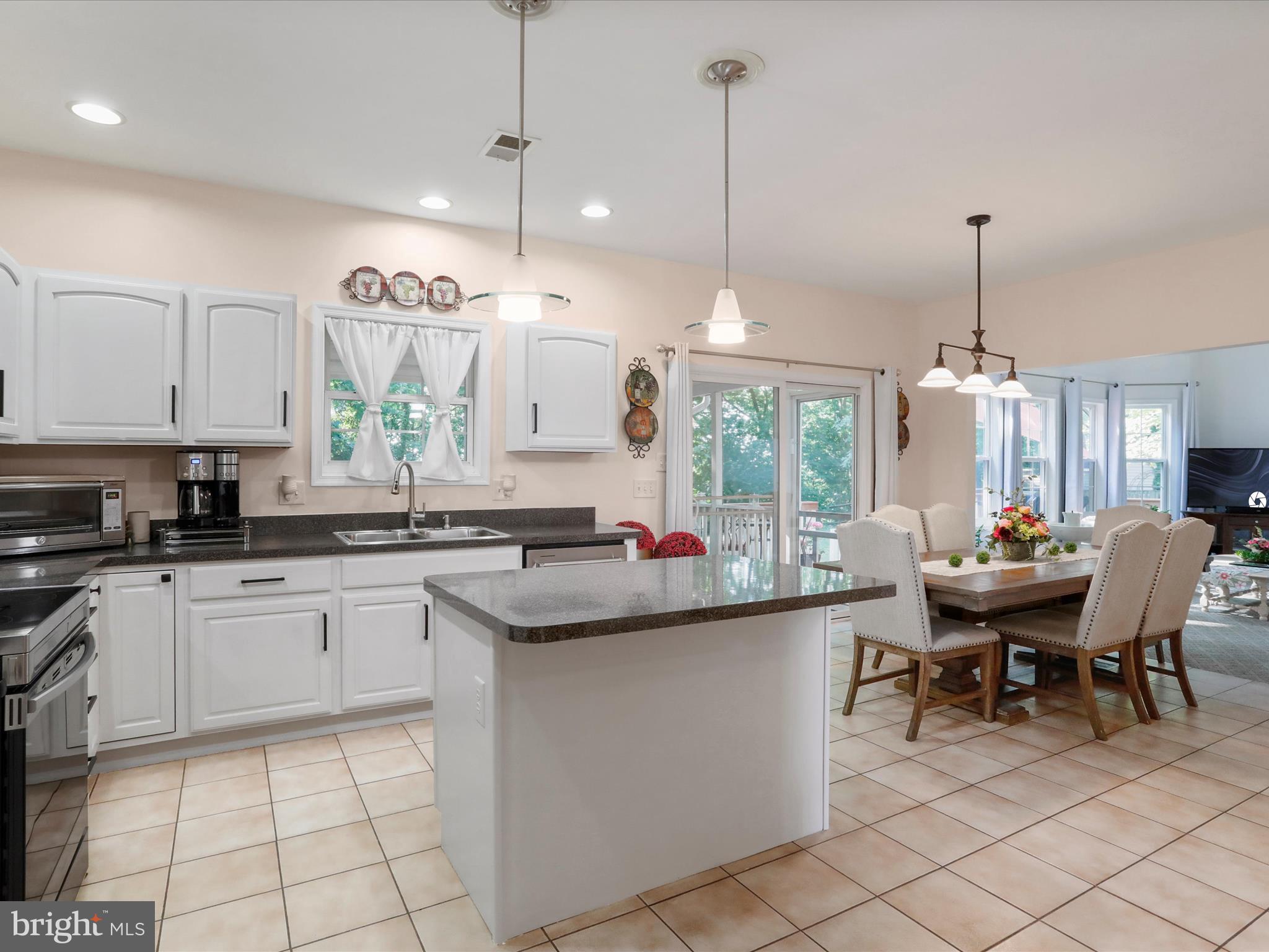 APPLE KNOLLS ESTATES - Residential