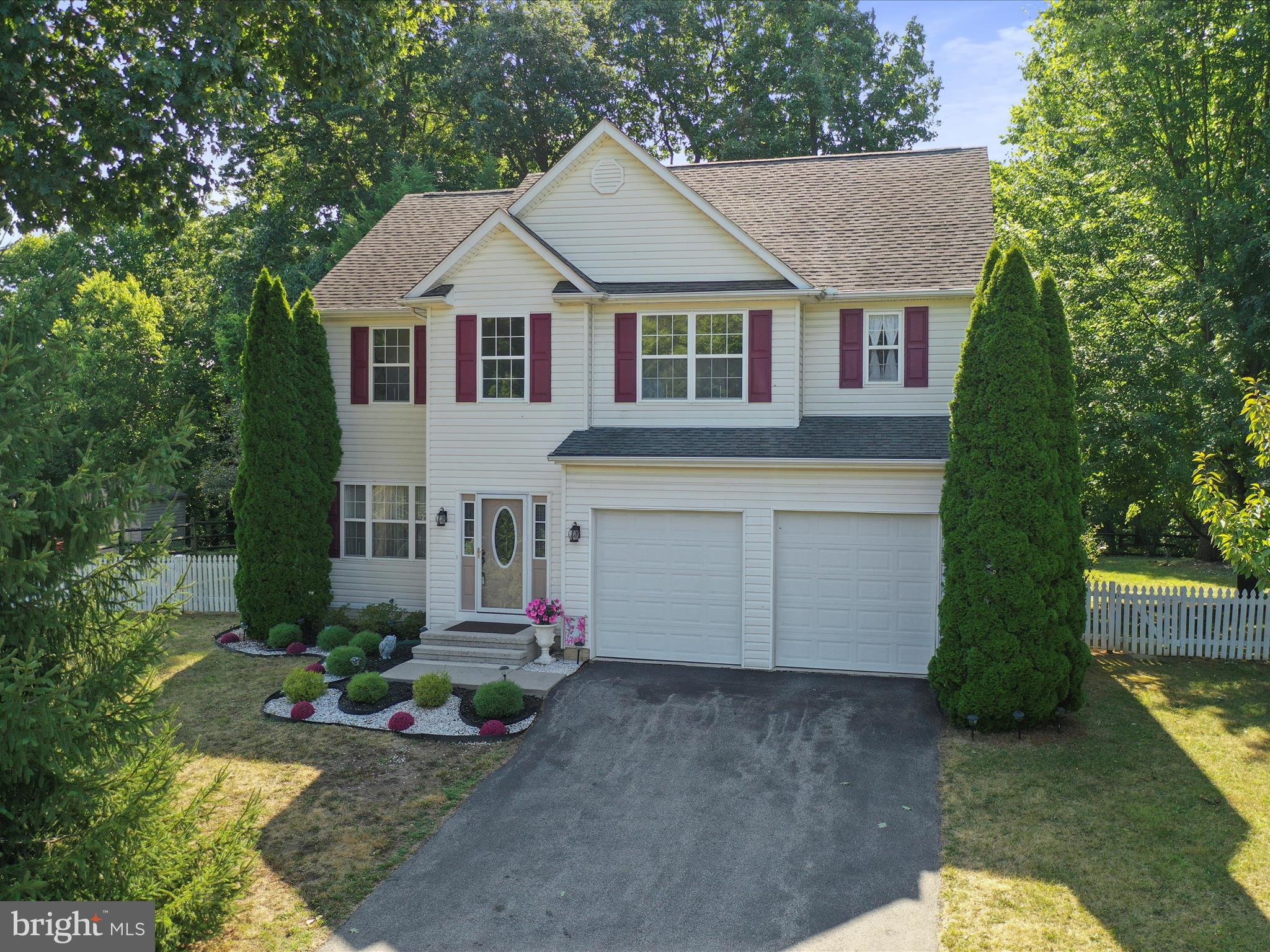 APPLE KNOLLS ESTATES - Residential