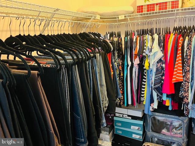 APPLE KNOLLS ESTATES - Residential