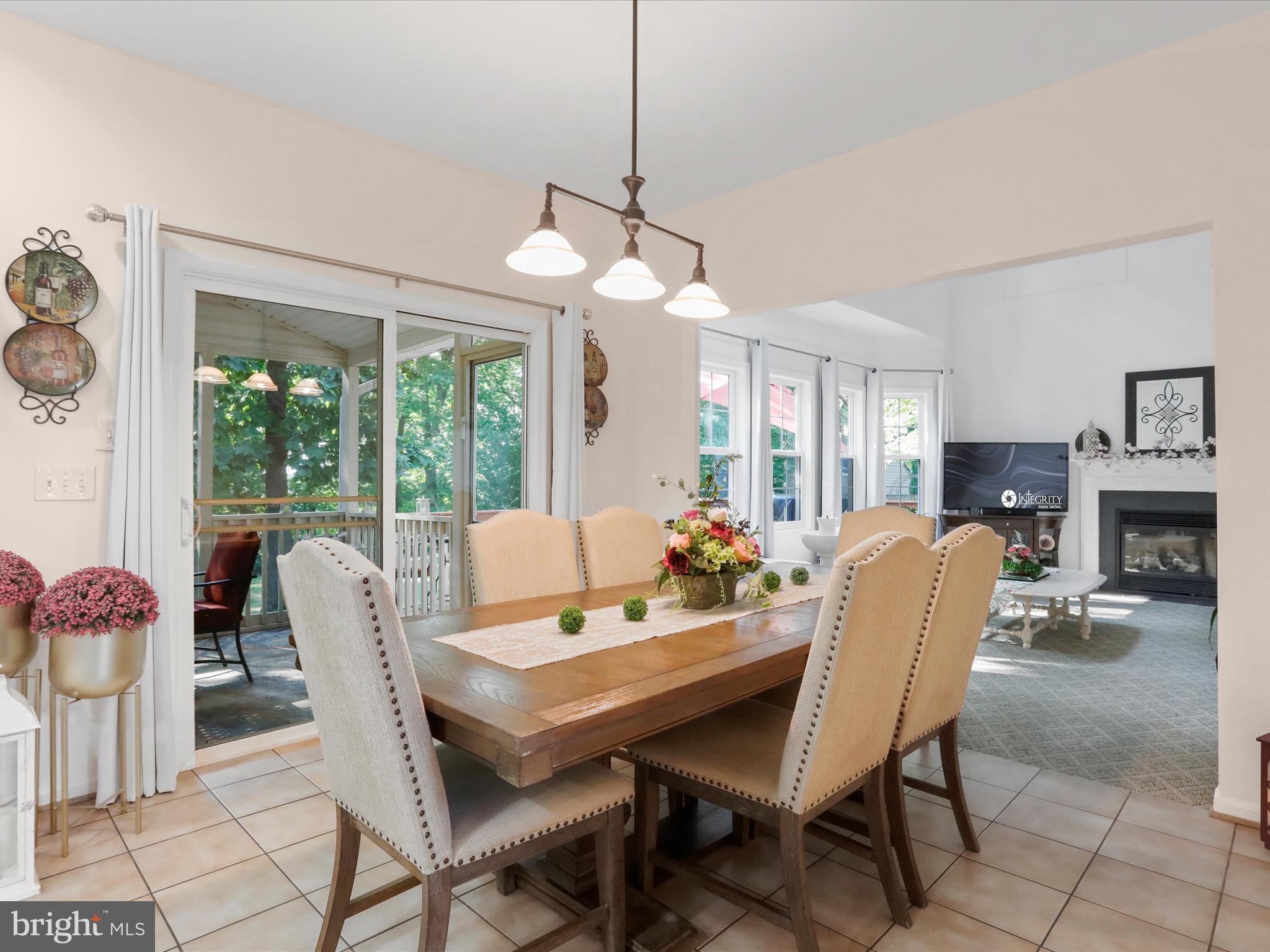 APPLE KNOLLS ESTATES - Residential