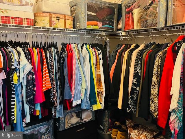 APPLE KNOLLS ESTATES - Residential