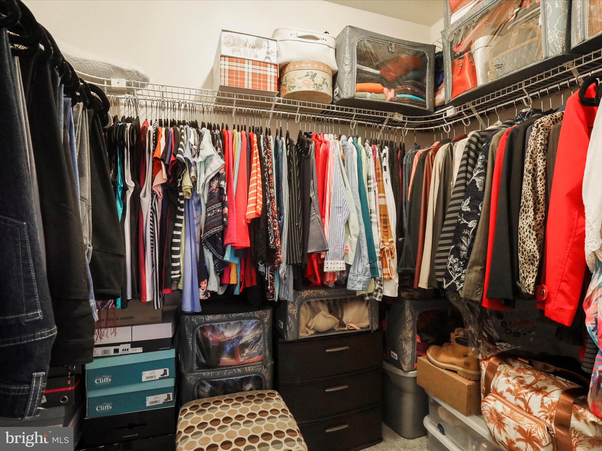 APPLE KNOLLS ESTATES - Residential