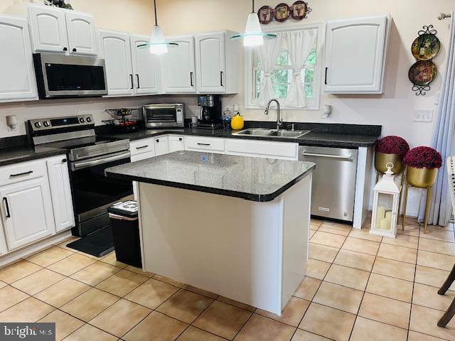 APPLE KNOLLS ESTATES - Residential