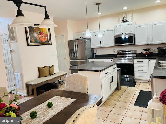 APPLE KNOLLS ESTATES - Residential