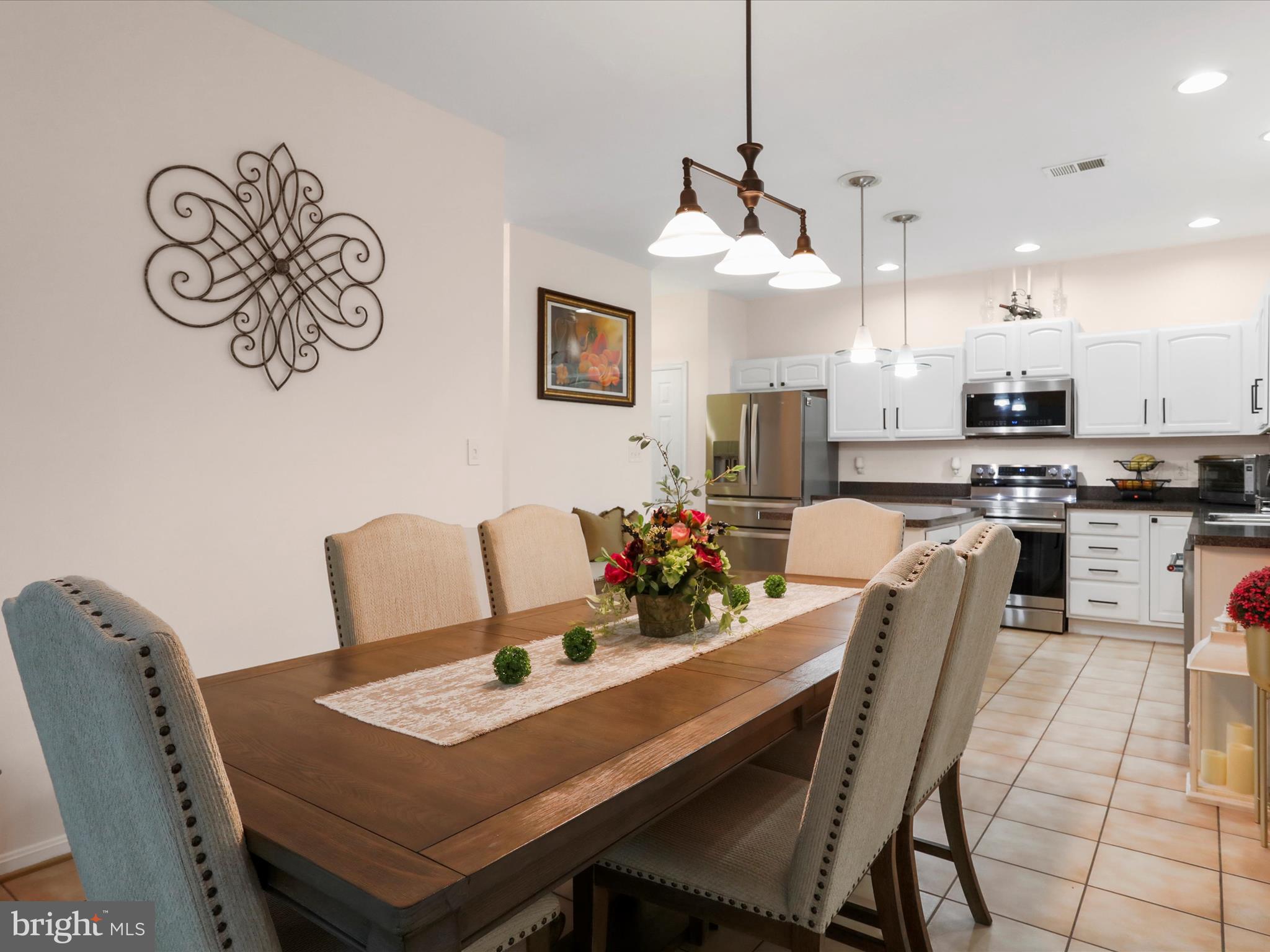 APPLE KNOLLS ESTATES - Residential