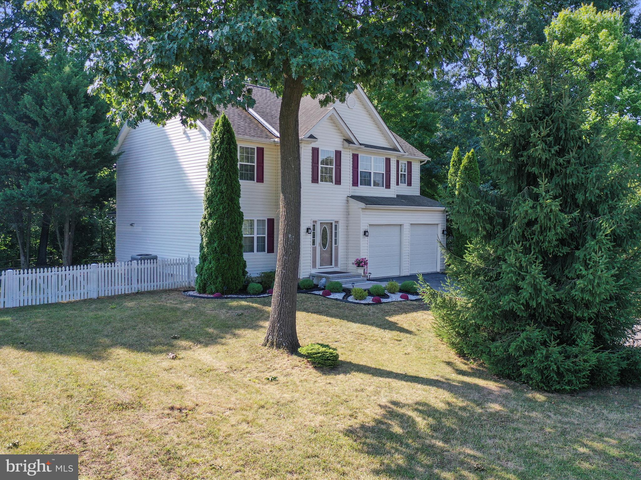 APPLE KNOLLS ESTATES - Residential